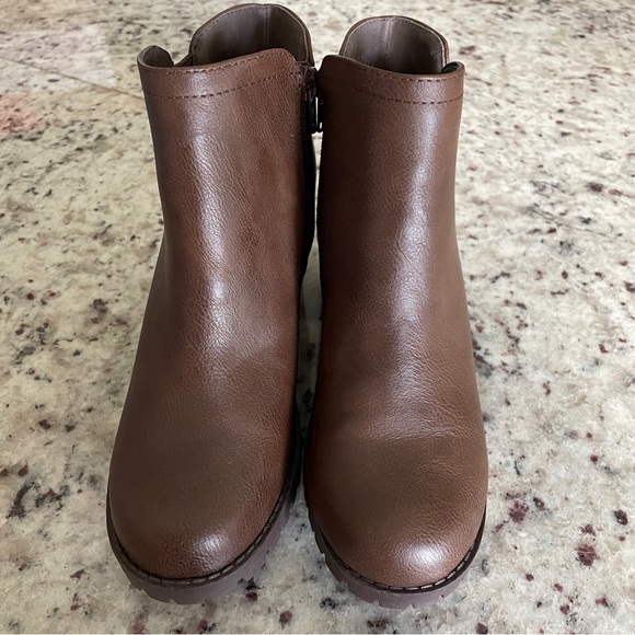 NIB Brown Booties 6.5 - Picture 2 of 7